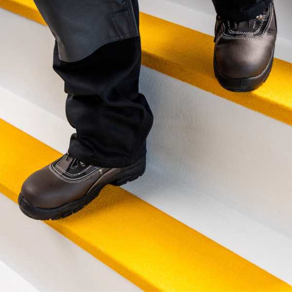 Противоскользящие накладки на ступеньки лестниц Step Guard 152*25мм
